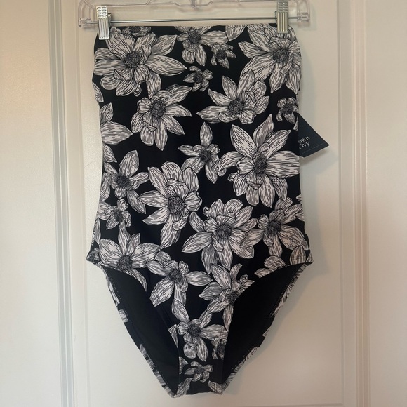 Crown & Ivy NWT Floral Black and White Ruffle Strap One Piece Small Swimsuit - Picture 4 of 12